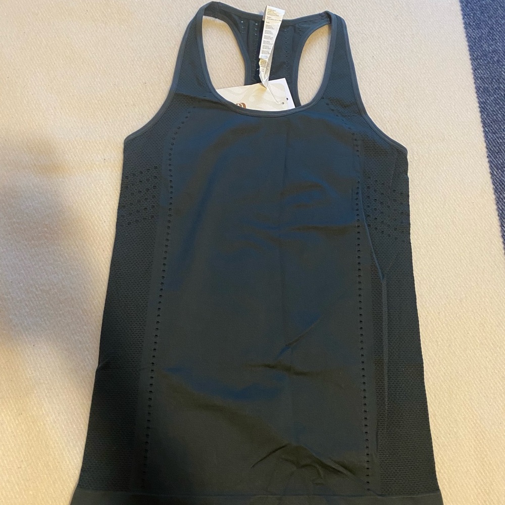 Fabletics Delta Seamless Tank II Black Racerback Workout Top Size M NWT